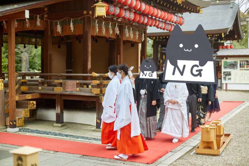 本殿へ
