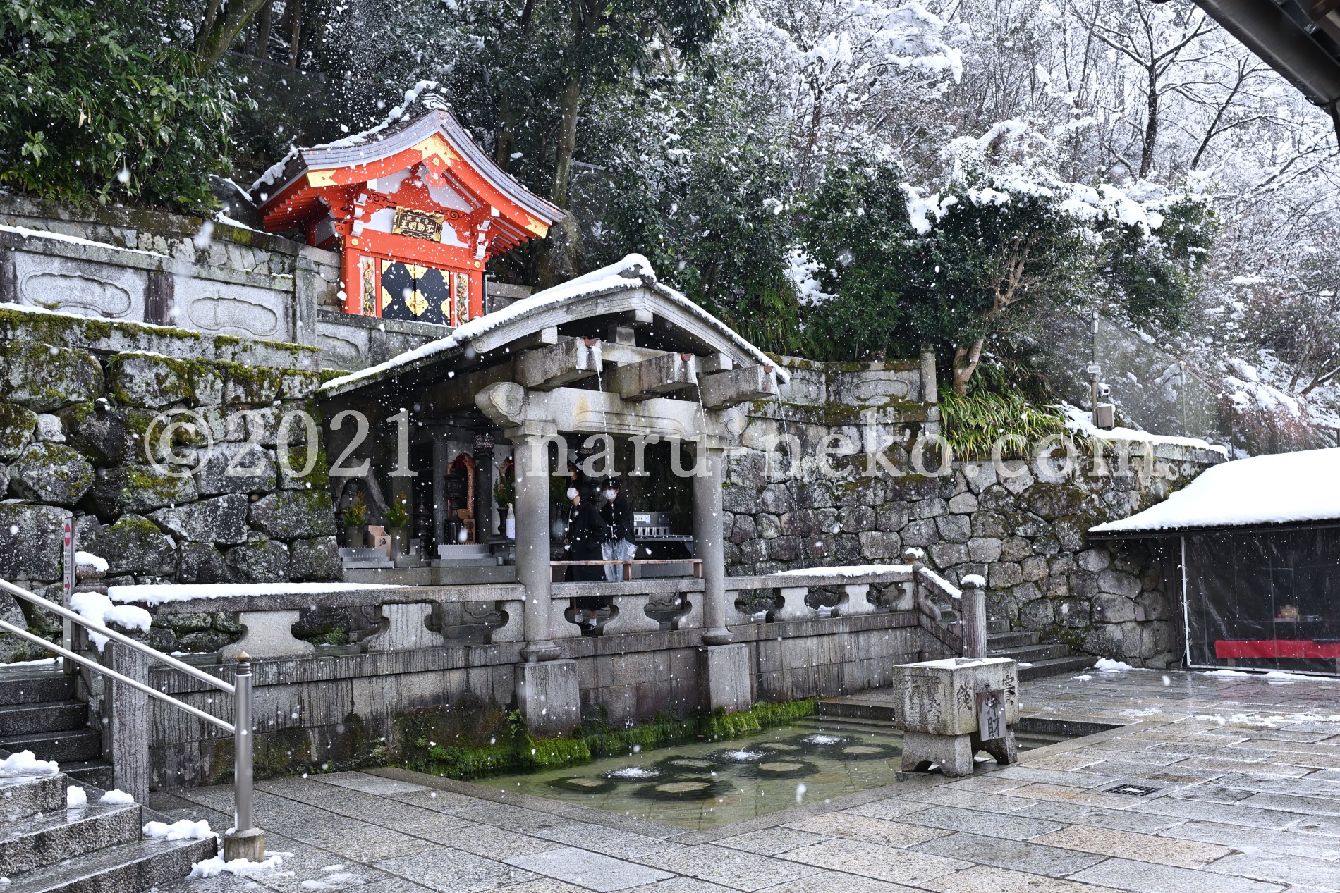 雪の清水寺　冬　音羽の滝